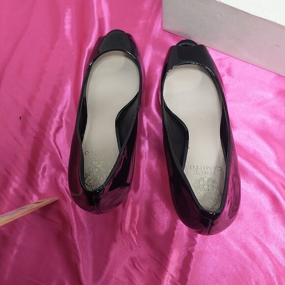 Vince Camuto VC-Kendall WOMANS SZ 9M Black Patent. Condition is Pre-owned - Picture 10 of 10